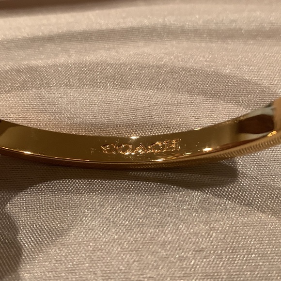 Fabulous Coach Bracelet - Picture 2 of 10
